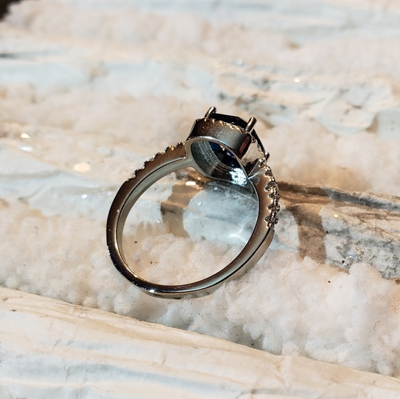 Beautiful Sapphire Statement Fashion Ring Cocktail - Picture 6 of 7